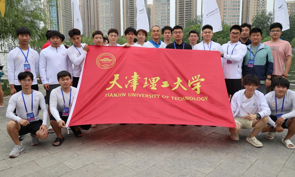 学校龙舟队在2025天津海河国际龙舟赛中斩获佳绩